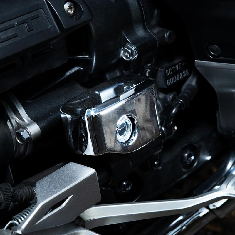 Motorcycle chrome rear main cylinder head for Honda Goldwing 1800 F6B GL1800 Gold Wing Tour DCT 2018 2019 2020 Motorcycle parts