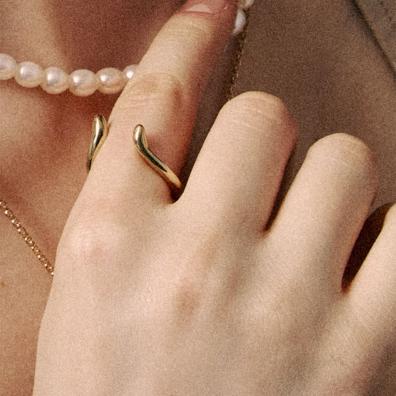 

ARCHIVE SCENE The Duality of Love_03R Silver