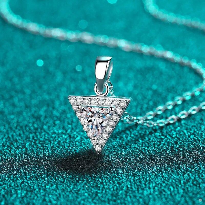 Real Pass Diamond Test Triunghi Moissanite 1CT Colier Pandantiv pentru femei Argint 925 Aur alb de 18K Never Fade Bijuterii de lux