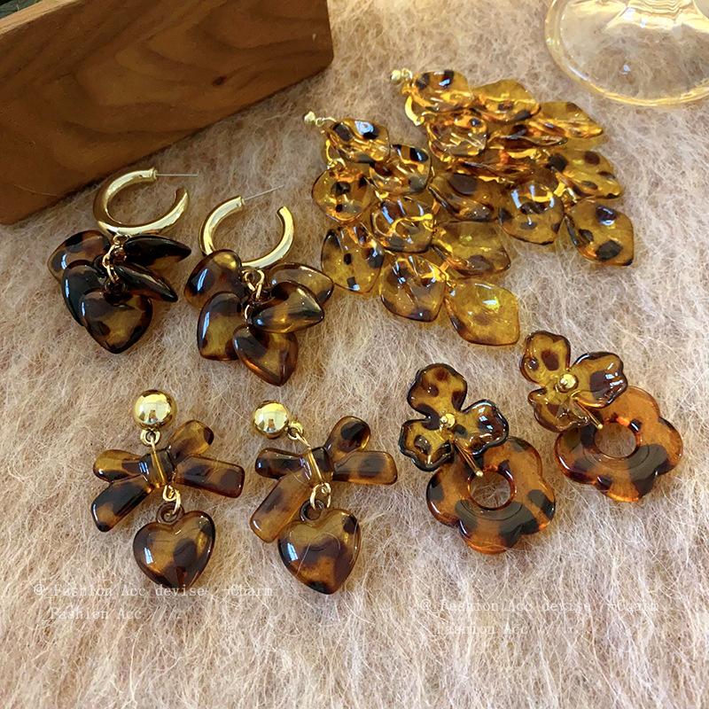 Steel Needle Leopard Print Bow Flower Love Earrings Autumn and Winter Retro High-end Earrings Personalized Hong Kong Style Design Earrings