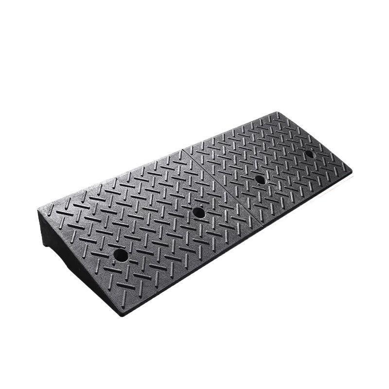 Uphill Assist Rubber Curb Ramp for Cars: Triangular Climbing Pad