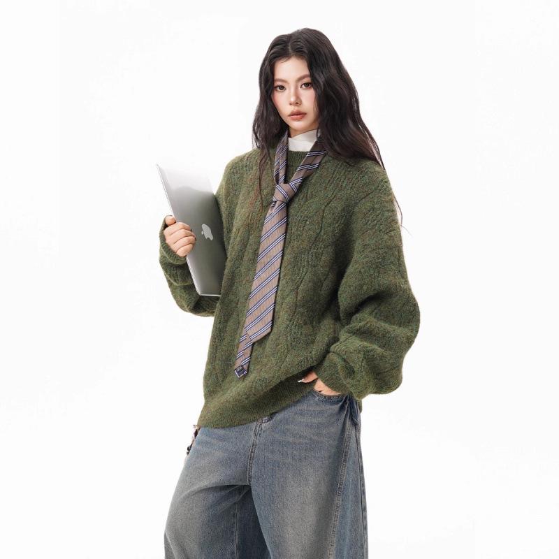 Men's Retro Cable Knit Sweater - Loose Fit, Round Neck, Autumn/Winter Pullover.