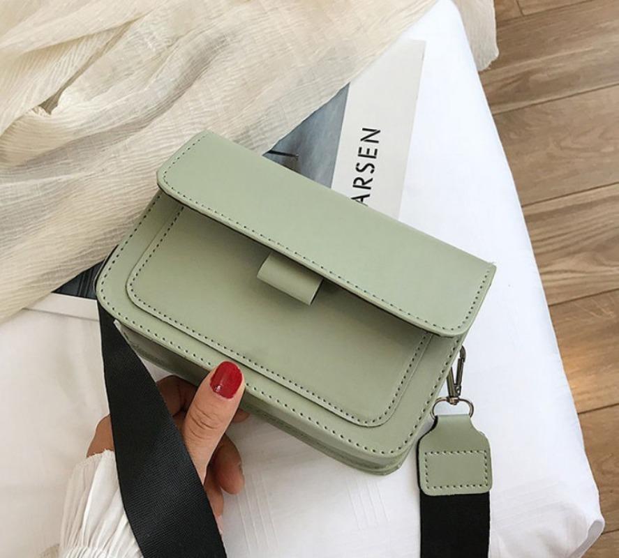 New Small Bag Women's 2023 Spring New Fashion INS Trendy Wide Shoulder Strap Small Square Bag Retro One Shoulder Crossbody Bag
