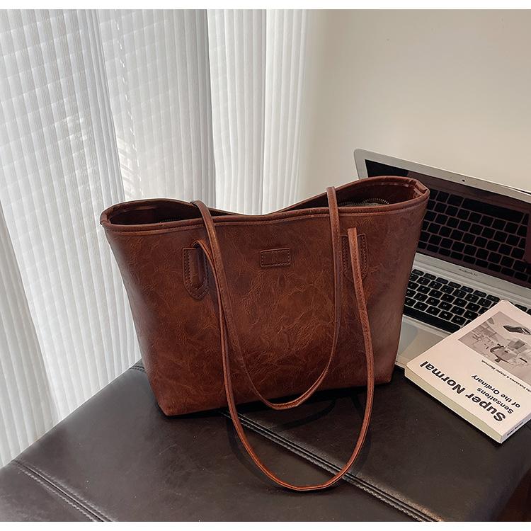 

Large-capacity retro bag women s autumn and winter versatile new casual simple shoulder bag commuter tote bag красный