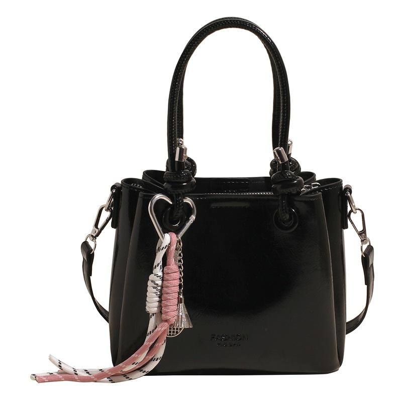 This year's popular retro portable bucket bag, fashionable versatile oil wax leather, high-end commuter messenger women's bag