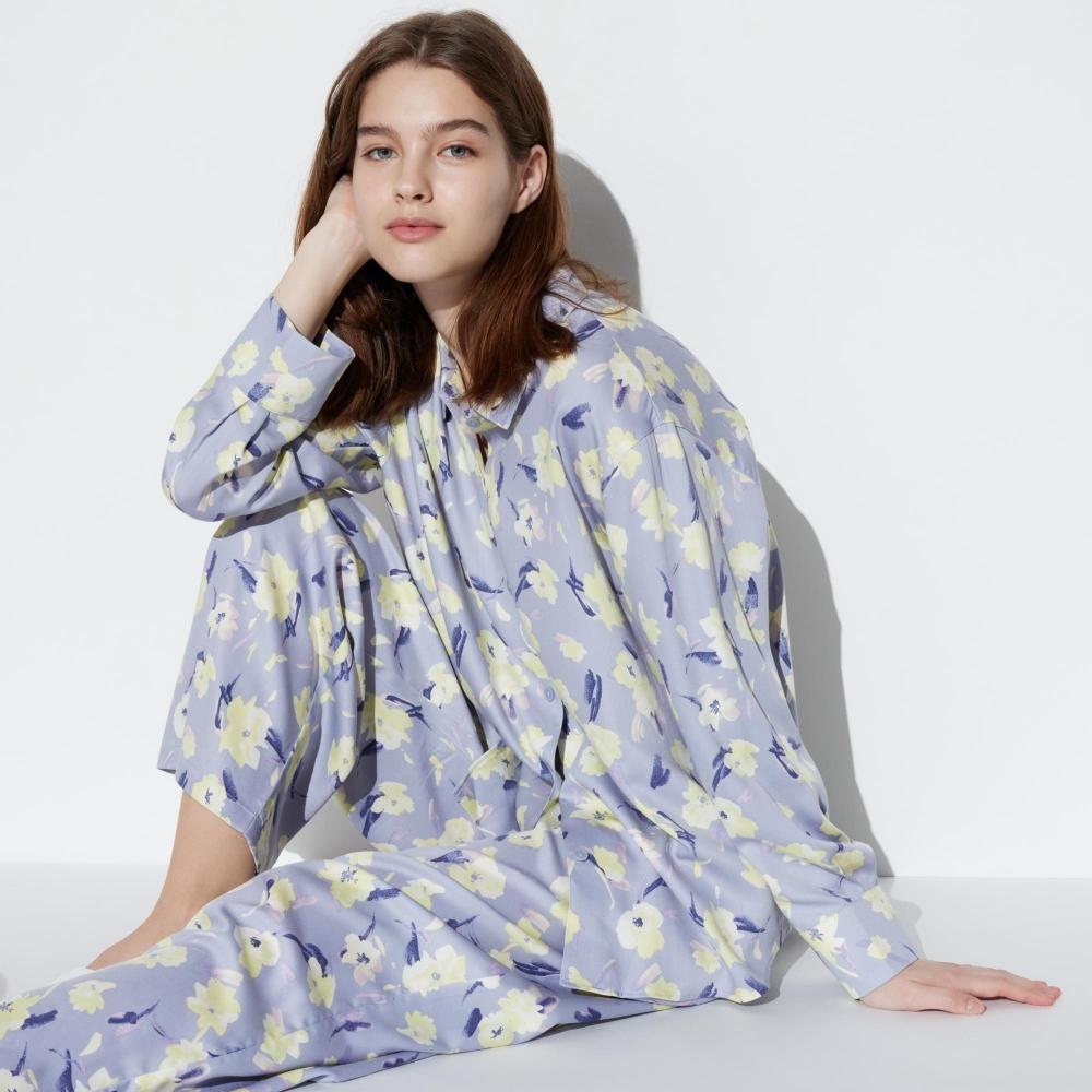 

Атласная пижама UNIQLO с длинными рукавами и цветком