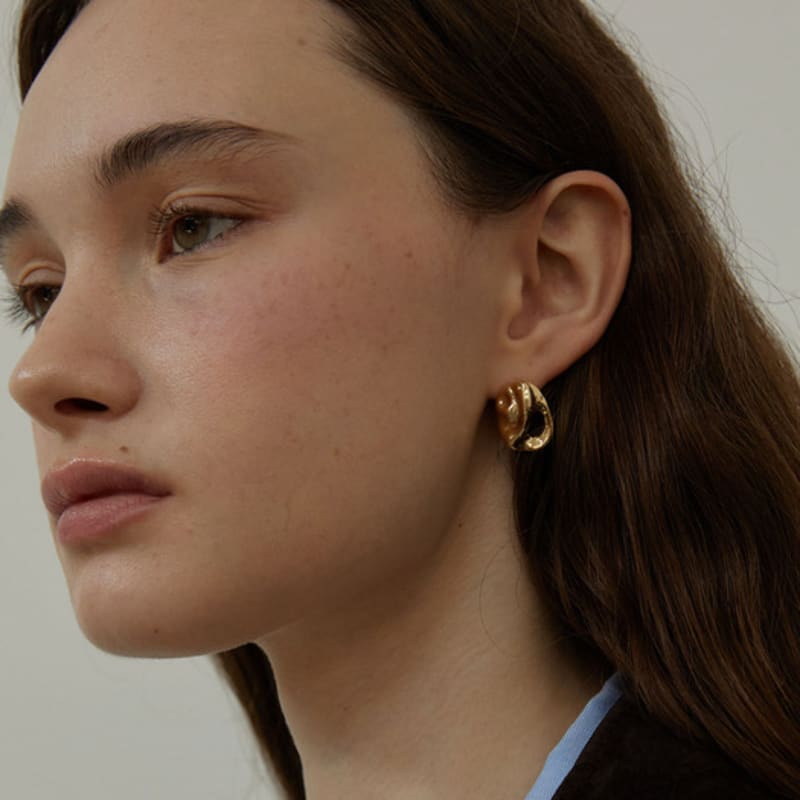 LOVE ME MONSTER Oyster Earrings (L243MER020)