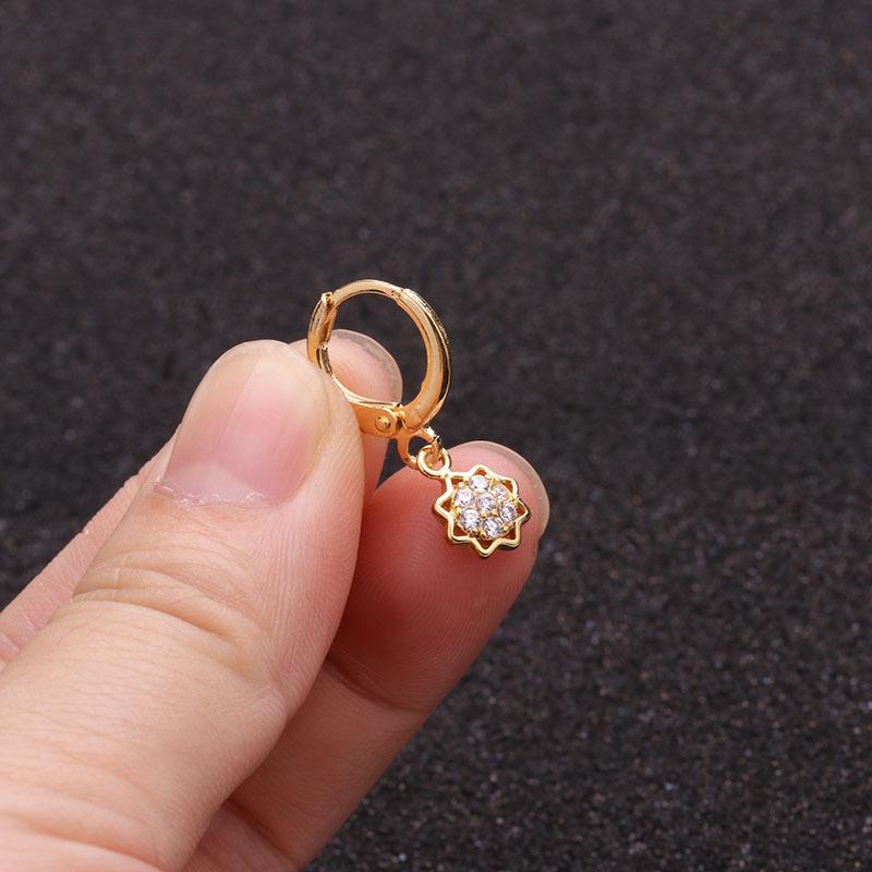 1Pc Simple Sunflower Pendant Cubic Zirconia Ear Tragus Personality Stainless Steel Cartilage Earring Piercing Jewelr