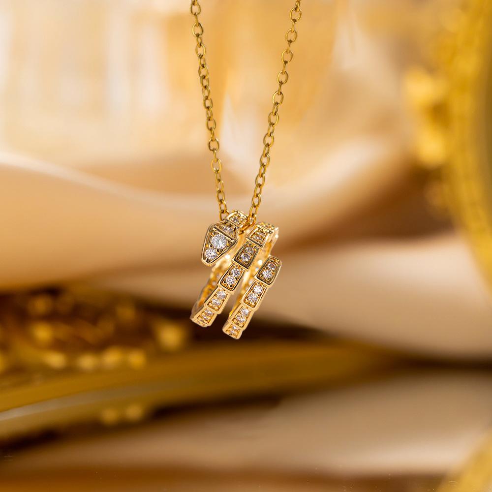 Elegant Luxury Full Zircon Copper Micro Inlaid Necklace Women Simple Exquisite Collarbone Chain Necklace