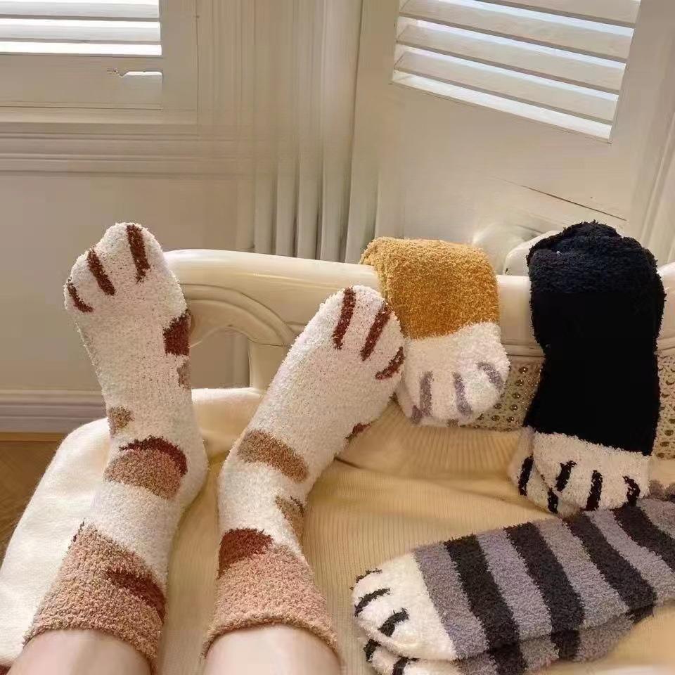 Coral Fleece Socks for Women In Autumn and Winter, Thickened and Fleece Warm Mid-calf Socks, Cute and Sweet Cat Paw Socks, Floor Socks