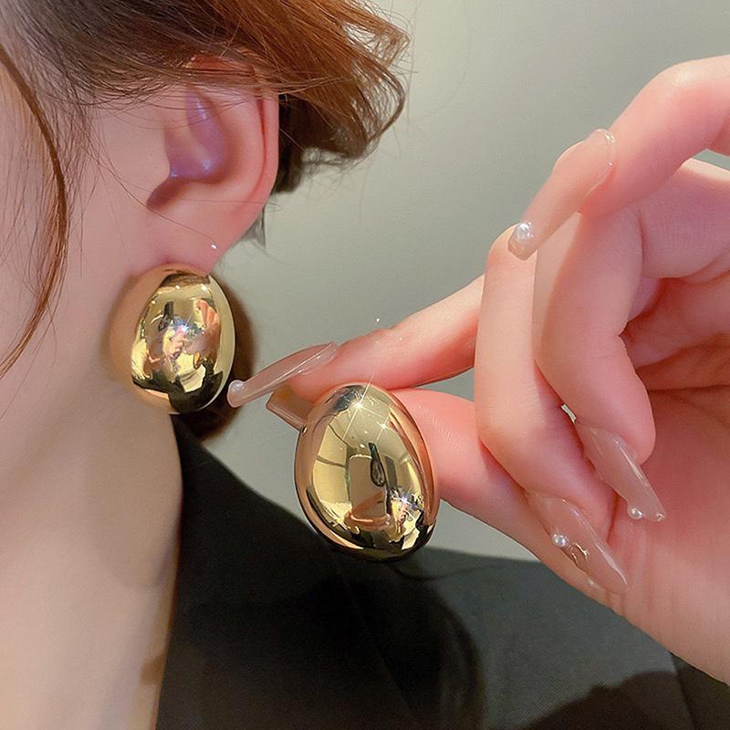 Classic Hollow Oval Stud Earrings For Women Exquiste Metal Smooth Small Earrings OL Style Earrings Fashion Jewelry Gifts