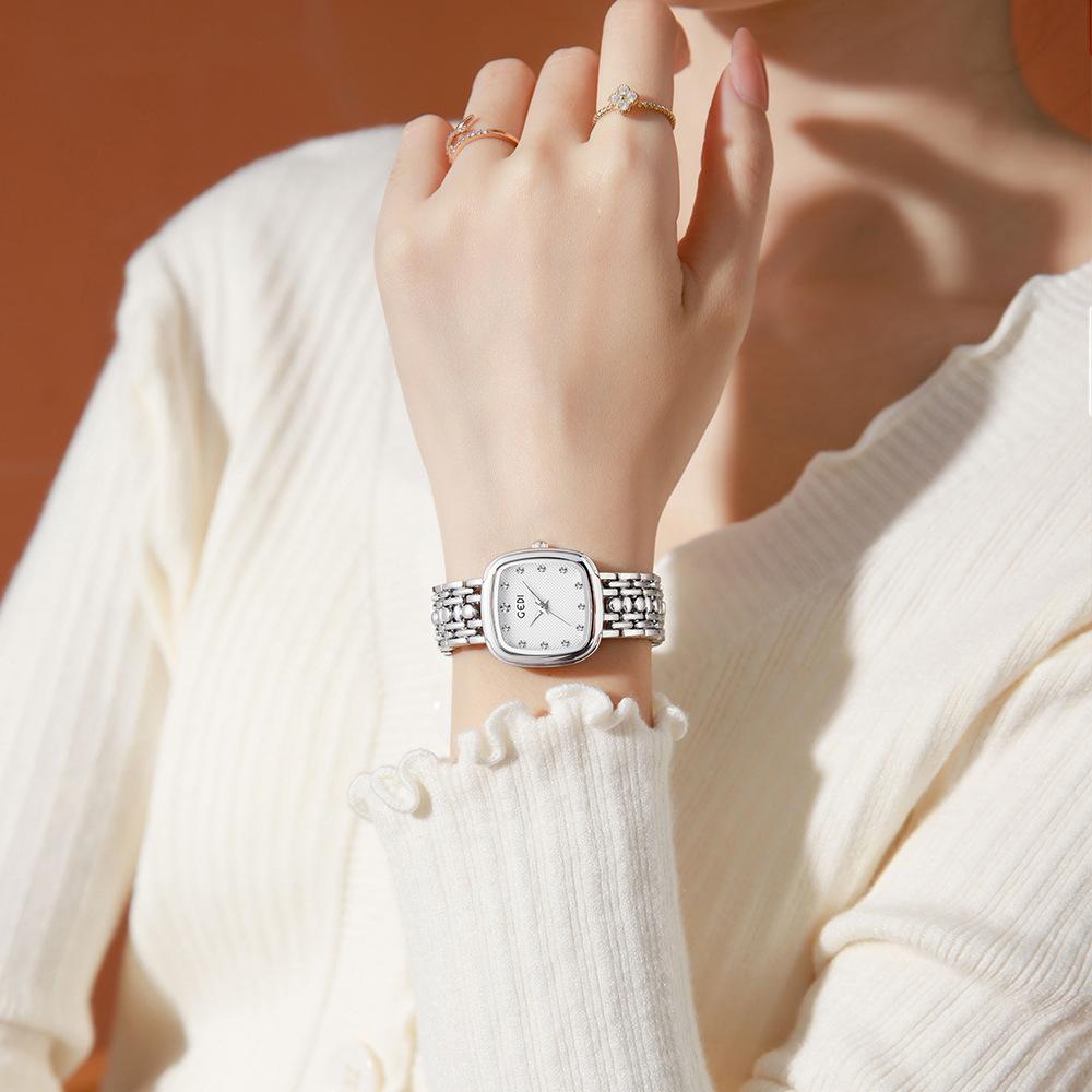 Bracelet Watch Niche High-End Sense Diamond-Encrusted Retro Light Luxury Alloy Waterproof Quartz Watch