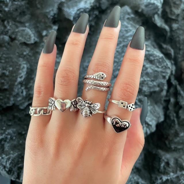 Retro For Women Punk Butterfly Heart Rings Set Retro Gothic Ancient Color Color Dice Angel Wings Charms Finger Rings JewelryVintage Rings