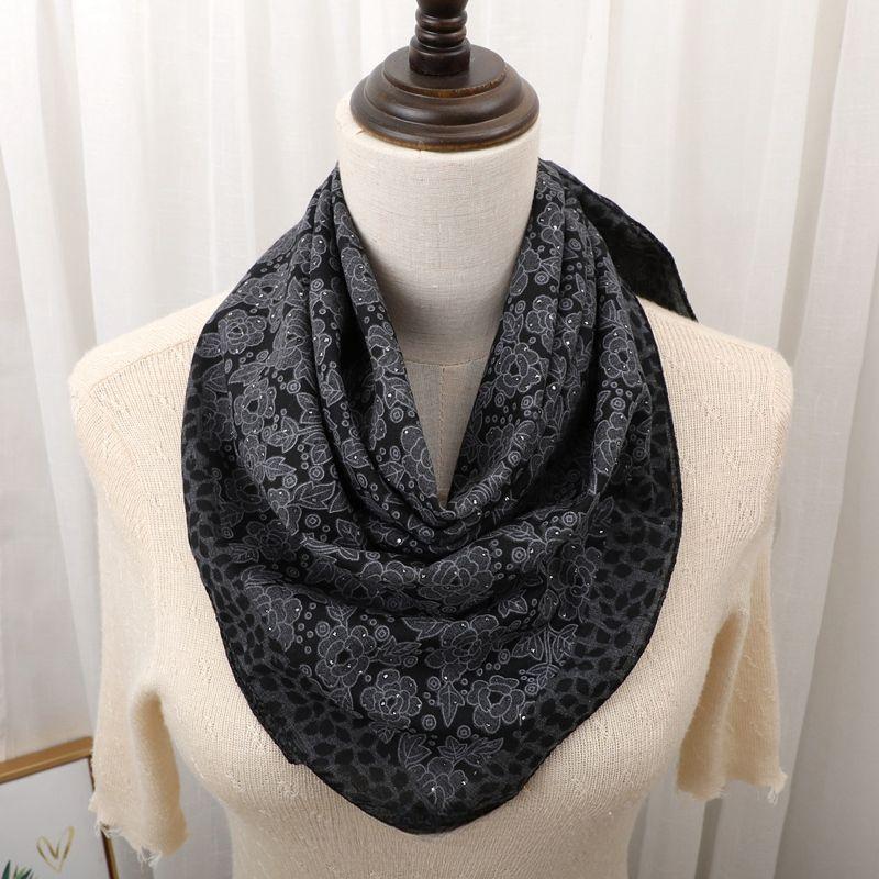 

Изысканный квадратный шарф, украшенный стразами | Шарф из хлопка и льна с узором камелии, защита от солнца, повязка на голову, декоративный шейный платок для женщин