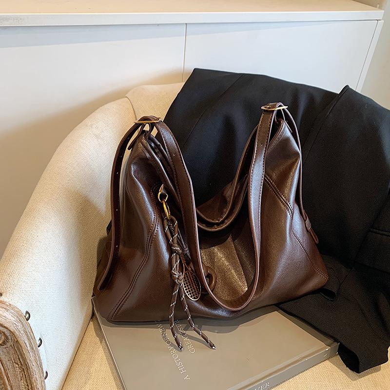 Large capacity bag women's autumn and winter versatile 2025 new simple shoulder messenger bag soft face women's commuter tote bag