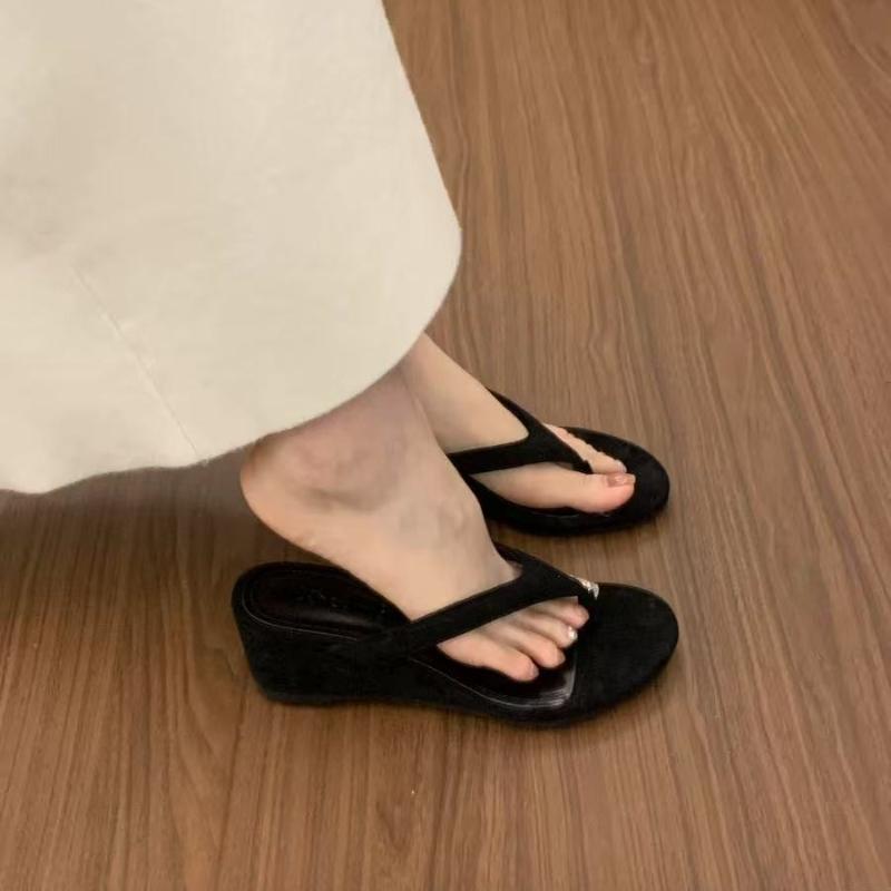 

Мода 2025 Новые мюли-шлепанцы на высоком каблуке с острым носком Женская модная обувь Декор Тонкий каблук Сандалии Женские из искусственной кожи Слипоны Вечерняя обувь 35 чёрный
