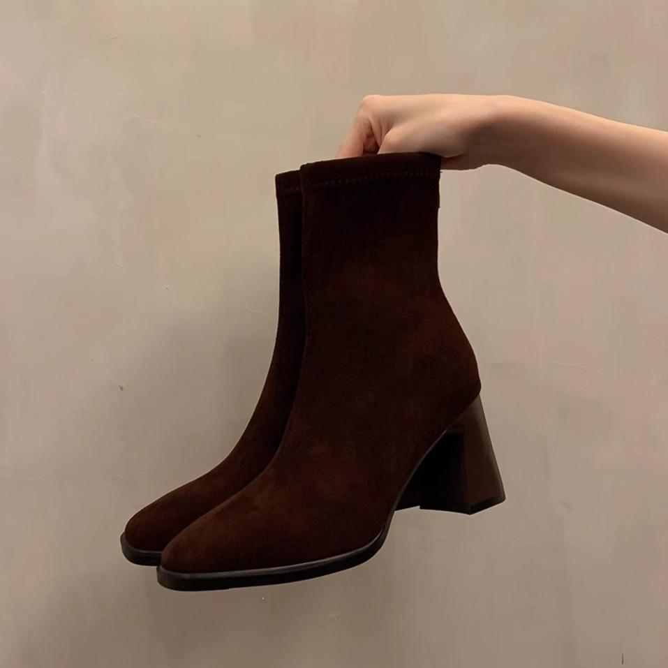 

Модные замшевые теплые ботильоны с квадратным носком осень-зима на каблуке женские короткие туфли удобные тренд 2025 женские ботильоны по акции 40