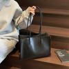 Versatile High-end Tote Bag Women's Large-capacity Commuter Shoulder Underarm Bag Niche Design Bucket Bag