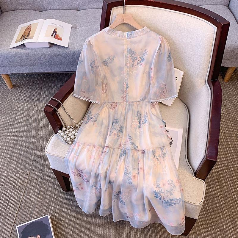 Dámské letní nové zeštíhlující šaty plus size v novém čínském stylu s potiskem, véčkovým výstřihem a krátkým rukávem