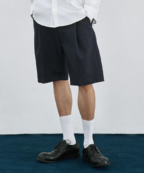 Arrayed Wide One-Pleat Elastic Half Chino Pants [Black]
