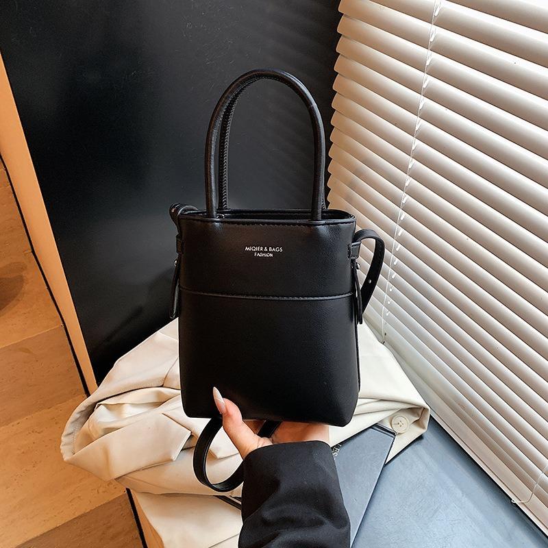 Crossbody Bag Women's New Niche Versatile Small Shoulder Underarm Bag Fashion Bucket Bag Tide