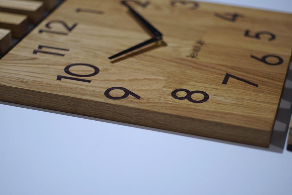 Oak panel clock in slats 155x30cm