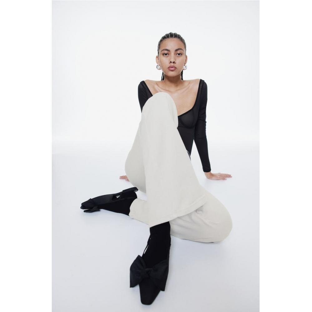 

Брюки-клеш из твила HM светло-бежевые