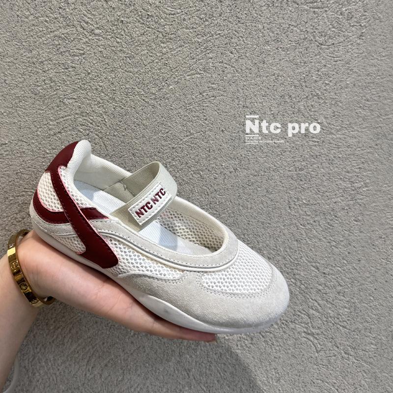 

Korean version of children s shallow mesh German training shoes 2025 summer girls new Mary Jane one-pedal casual Forrest Gump shoes 36