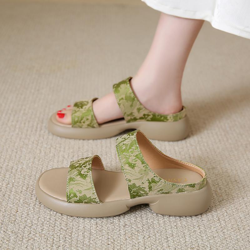 fashion Summer 2024Brand Women's Slippers Ladies Thick Sole Wide Face Casual Shoes Adult Soft Sole Beach Shoes Shoes for Women