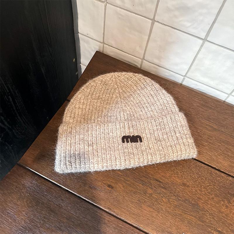 

Шапка MIN из шерсти с вышивкой букв Модная и универсальная однотонная шапка Студенческая теплая вязаная шапка Шапка с защитой ушей One Size