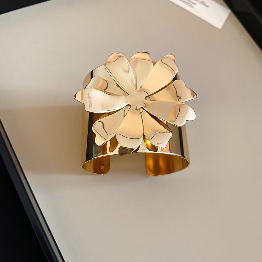 European-American Geometric Metallic Open Bangle: Simple, Versatile, Niche Design Bracelet