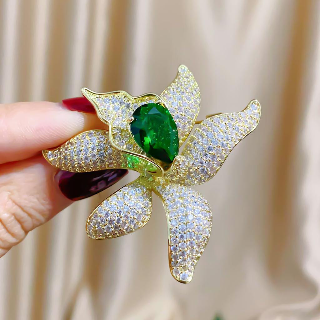 Winter New Korean Style Fashion Elegant Women's Luxury Brooch Pin Small Design Chrysanthemum Flower Brooch Pin