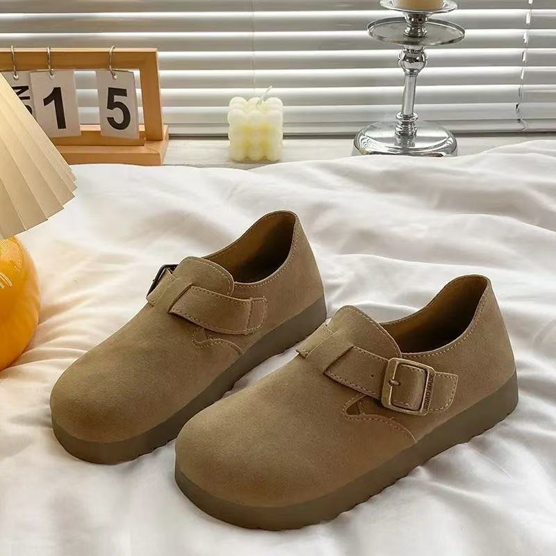 Birkenstocks sind All-Inclusive, neue Frühlingsmodelle, flache Öffnung zwei, einzelne Schuhe, faule Schuhe.