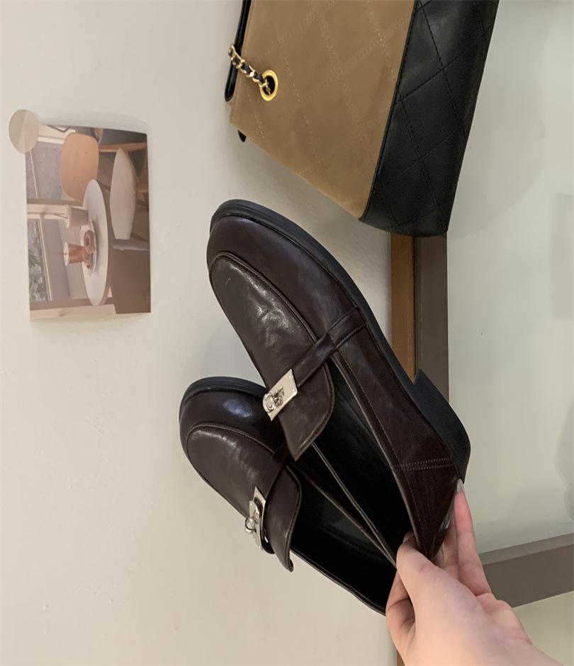 

2025 autumn new suede loafers women s British style small leather shoes one-pedal lazy shoes versatile flat shoes 39 темно-коричневого кольору