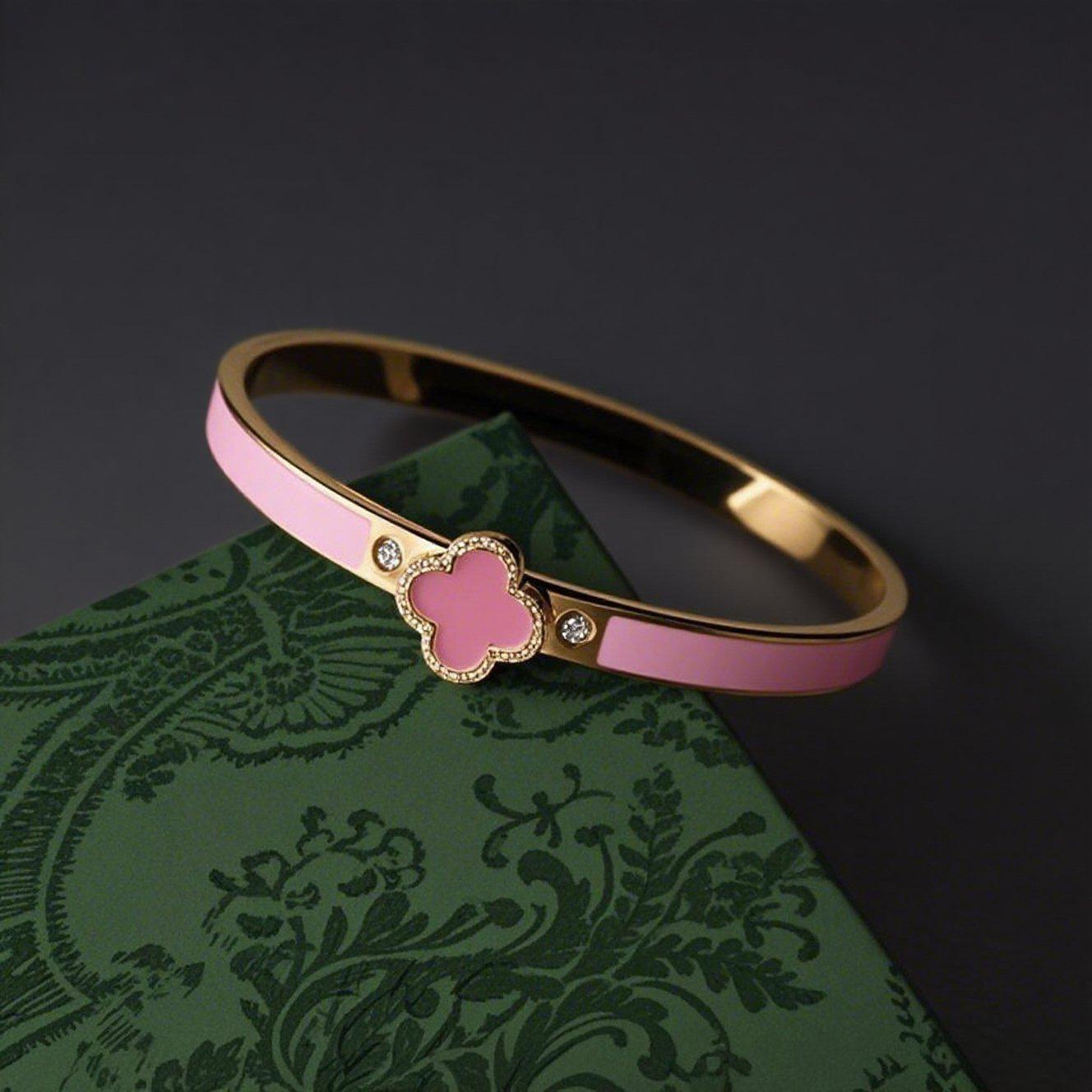 Women s High-End Titanium Steel Bracelet with Epoxy Four-Leaf Clover, Fashionable and Fade-Resistant