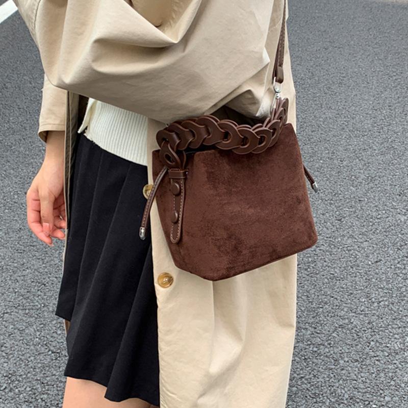 Vintage Frosted Texture Bucket Bag Woven Vegetable Basket Bag, New Fashionable Niche Design, Single Shoulder Crossbody Bag