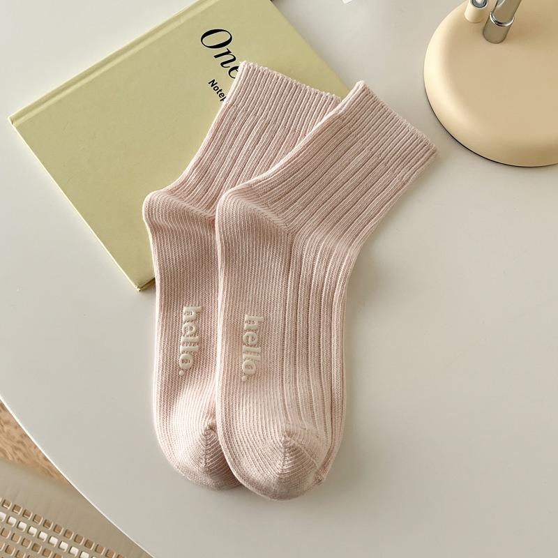5 Pairs of New and Fresh Mid Calf Cotton Socks for Women In Autumn and Winter