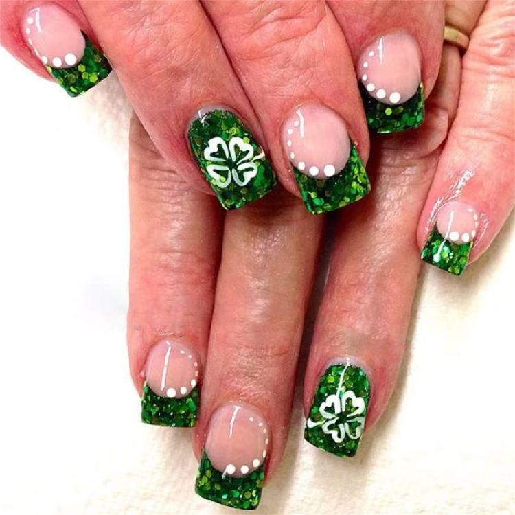 

Patrick s Day False Nail Green Shamrock Patterned Glittering Press on Nail for Adding Festival Charm to Any Outfit 1
