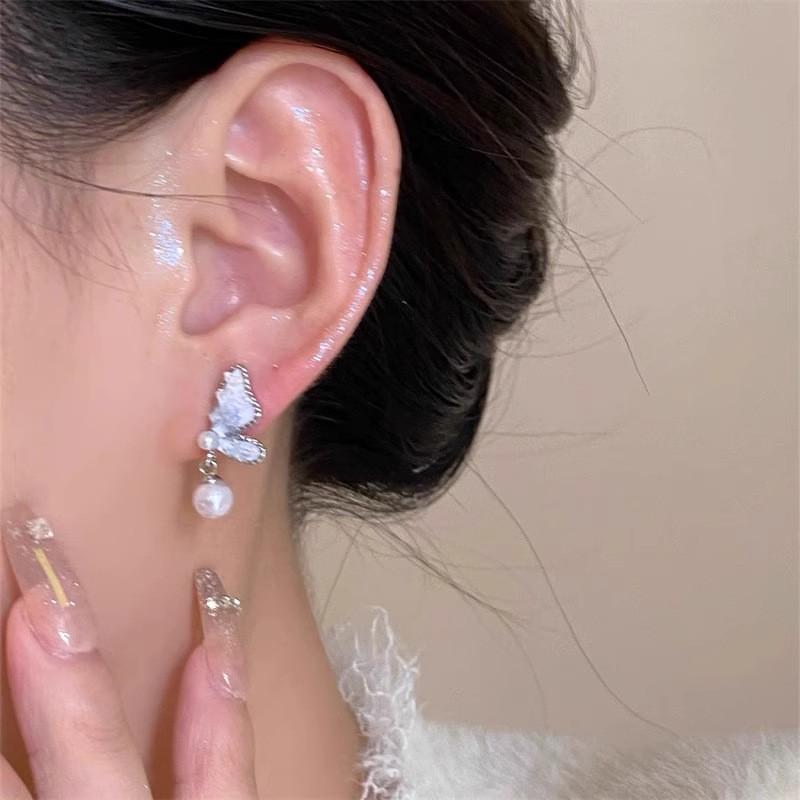 French Small Fragrant Style Pearl Stud Earrings Women's Light Luxury High-end Sense Retro Temperament Earrings Ear Jewelry