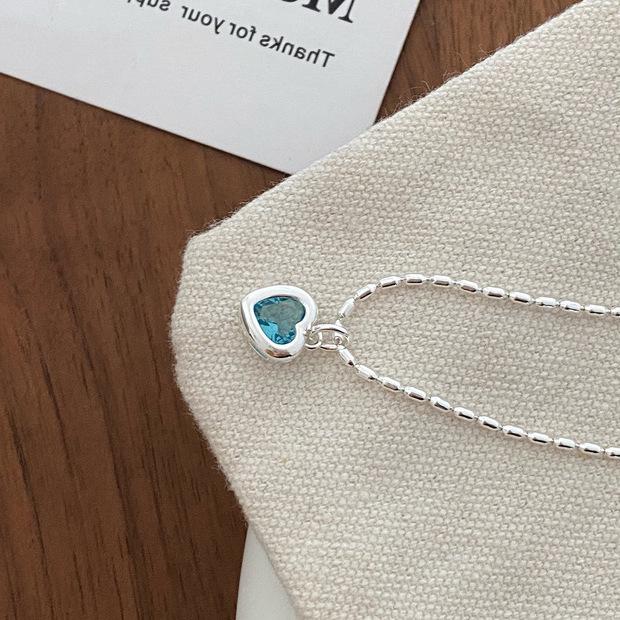 Minimalist Zircon Heart Metal Necklace - Korean Style, Versatile & Elegant Clavicle Chain for Women