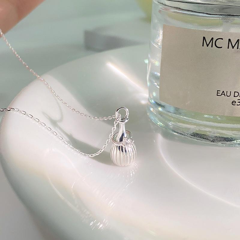 Small Fresh Bottle Necklace Designed By Female Minority, Fashionable and Cool Style Collar Chain