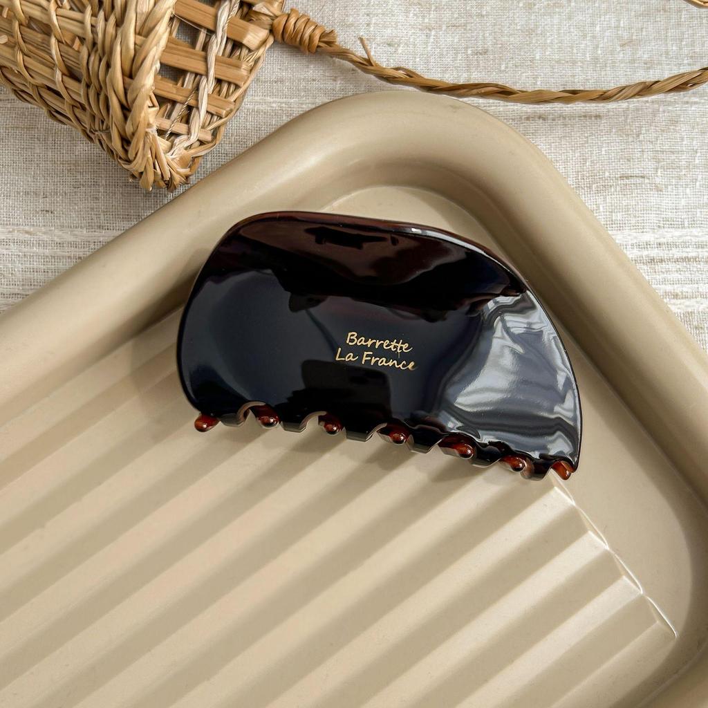 Elegant French Brown Acetate Claw Clip for Fine Hair: High-Quality Textured Shark Clip Hair Accessory