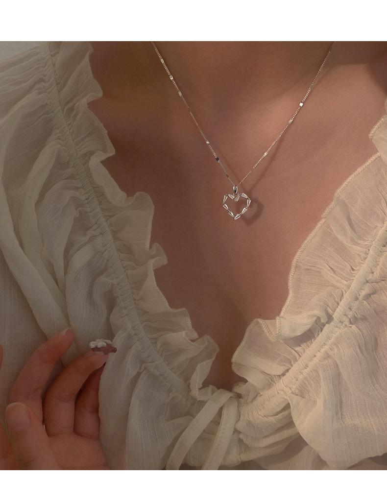 Hollow love necklace female design niche cold wind collarbone chain new light luxury personality versatile neck chain