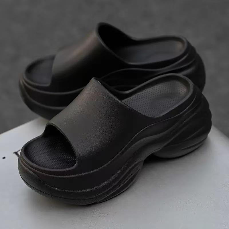 

Женские летние шлепанцы на толстой подошве: Модные тапочки на подошве-губке, увеличивающие рост, нескользящие 39-40 чёрный