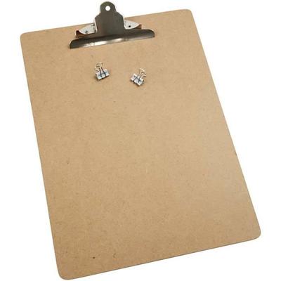 Prancha com grampo com um grampo de metal robusto e 2 pinças removíveis para fixar a corda para macramé. Ref 265920