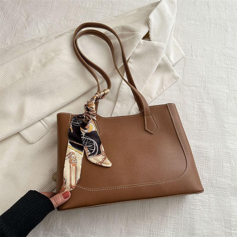 

Premium bag women s large-capacity new trendy fashion retro shoulder bag versatile simple commuter tote bag темно-коричневого