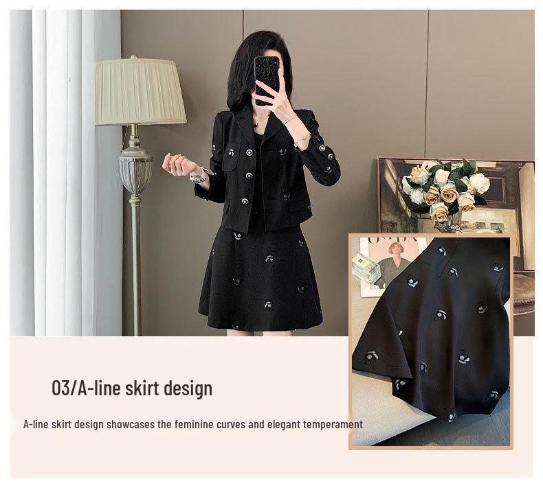 Ținută Elegantă de Toamnă Brodată: Set Rochie cu Vestă și Jachetă Modelatoare