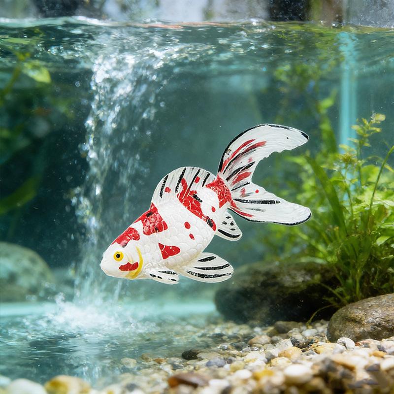 Heart-shaped Goldfish Keychain with Realistic Fish Models