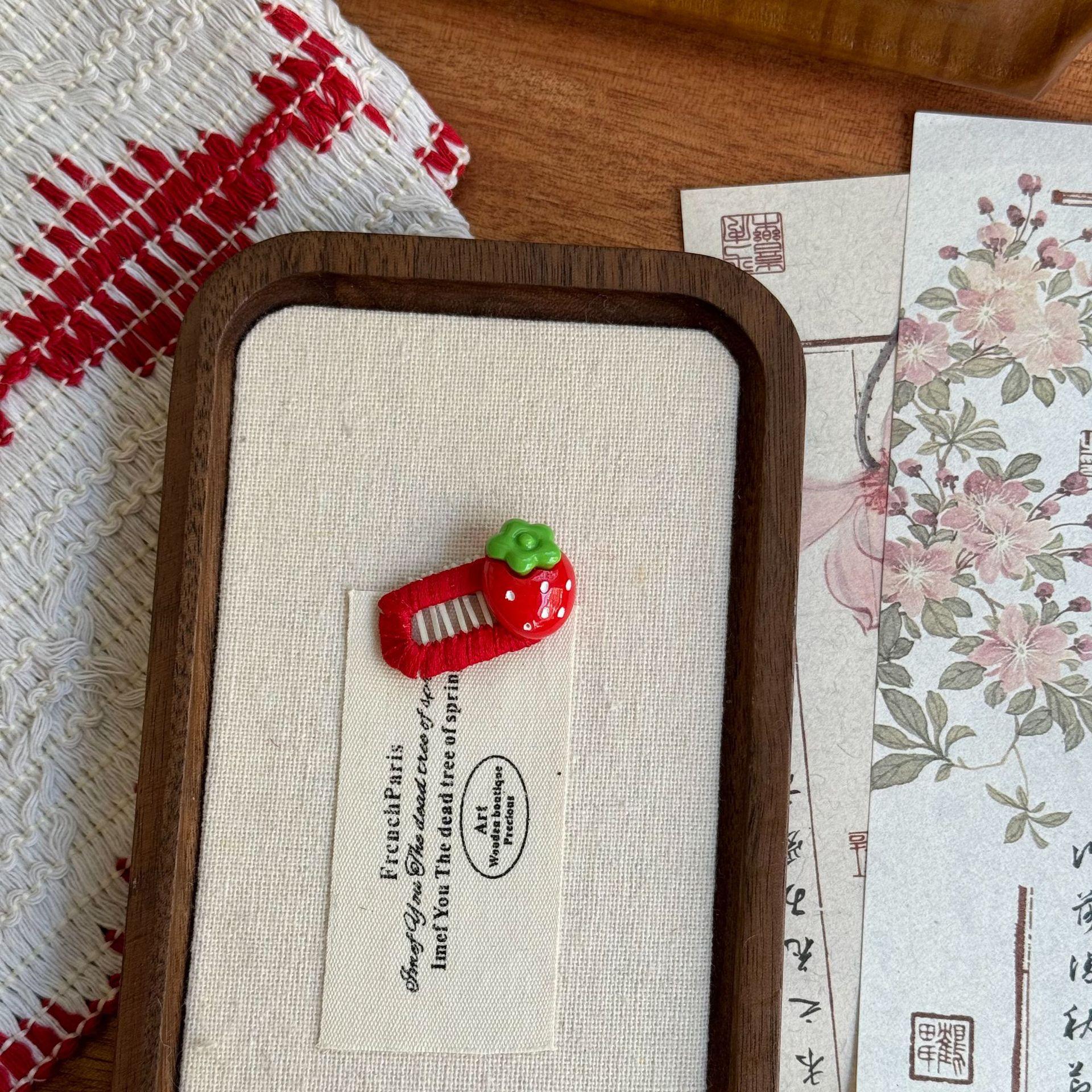 

New Year s red handmade mini hair clip pet BB clip bow hair clip accessory Cat headwear pet hair clips Suitable for small pet S