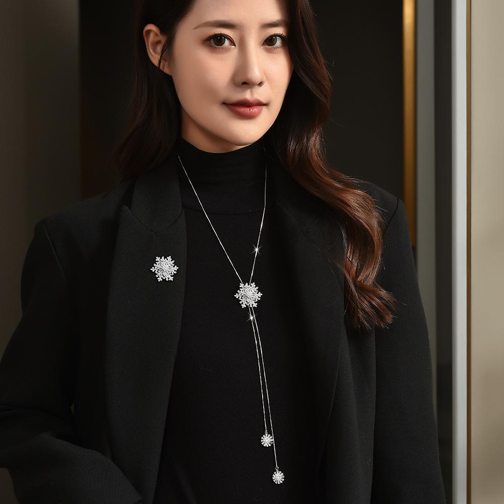 Autumn And Winter Snowflake Sweater Chain Rotating Tassel Long Temperament Necklace Women'S Versatile Clothing Rotating Snowflake